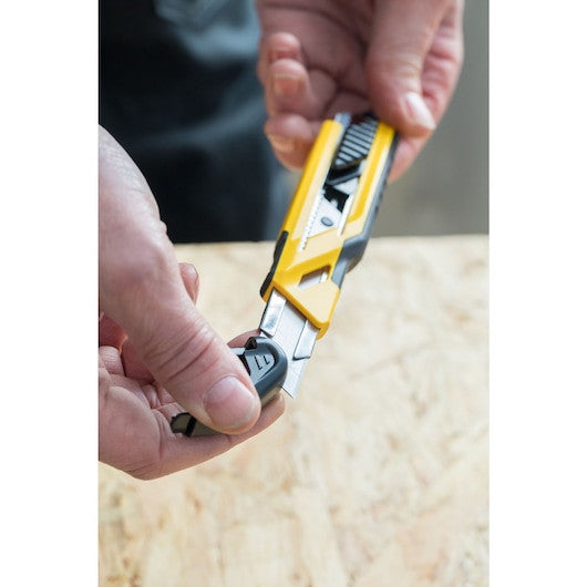 CUTTER GLISANT MANER BIMATERIAL 18mm CU 3 LAME STANLEY® Stanley - imagine 4