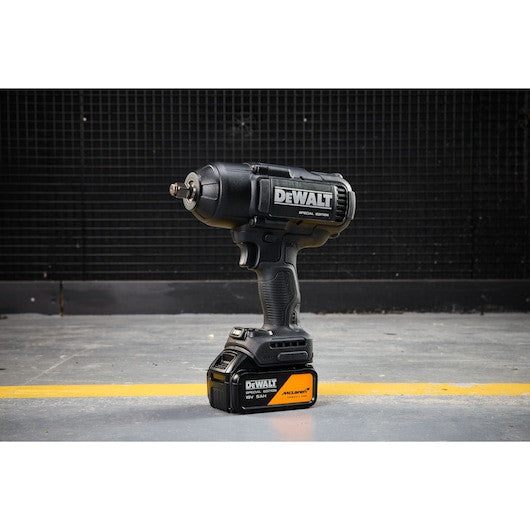 Cheie cu impact DEWALT® x McLaren F1 Team 18V XR® fără perii, inel de reținere de 1/2", cu cuplu ridicat - 2 acumulatori de 5Ah Dewalt - imagine 5