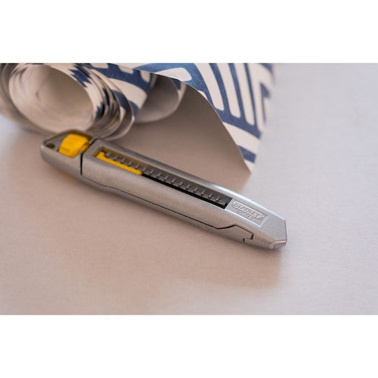 Cuțit cu lamă segmentată STANLEY® InterLock® de 18 mm, metalic Stanley - imagine 2