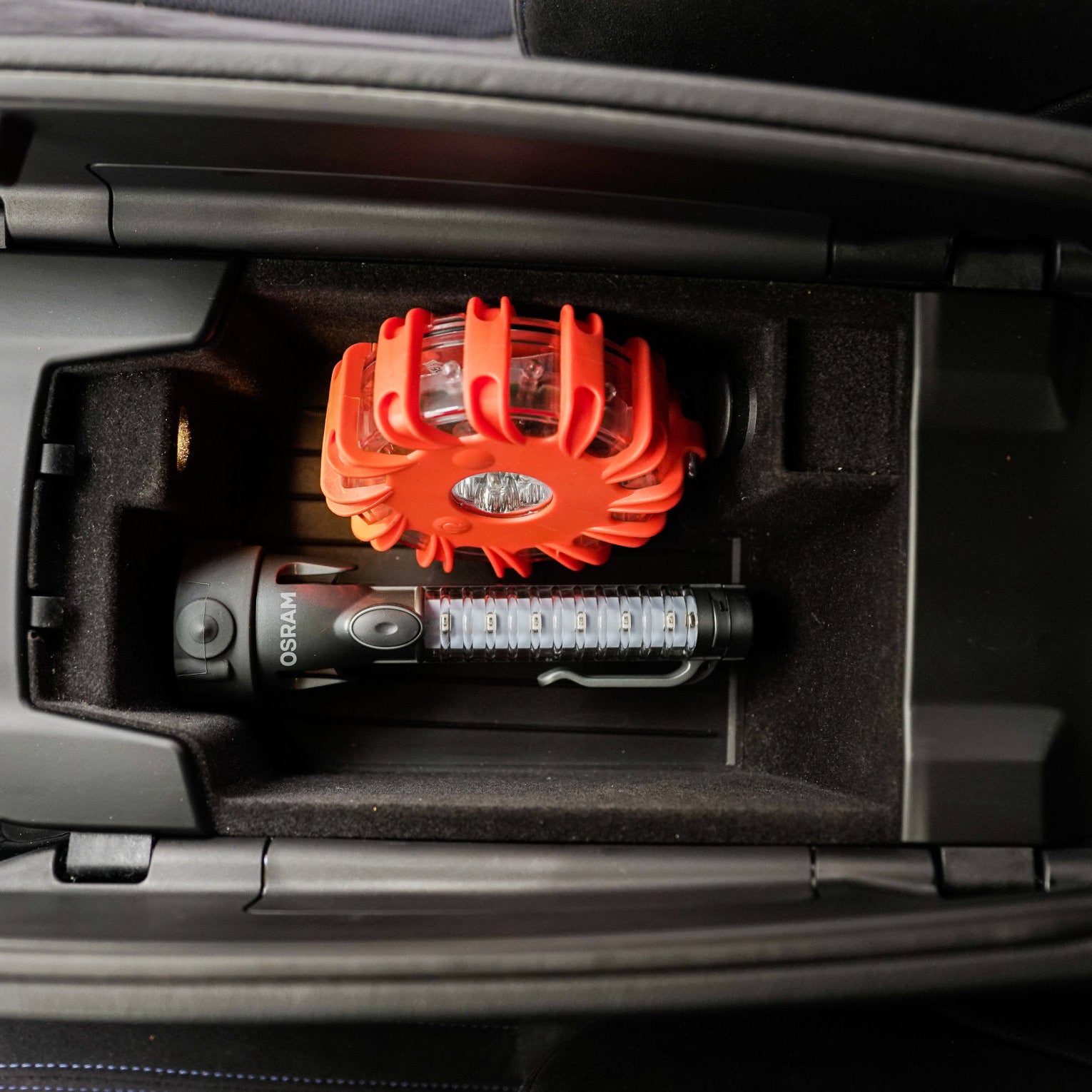Lanterna cu cutit pt taiat centura si ciocan pt spart parbrizul LEDSL101 Osram - imagine 2